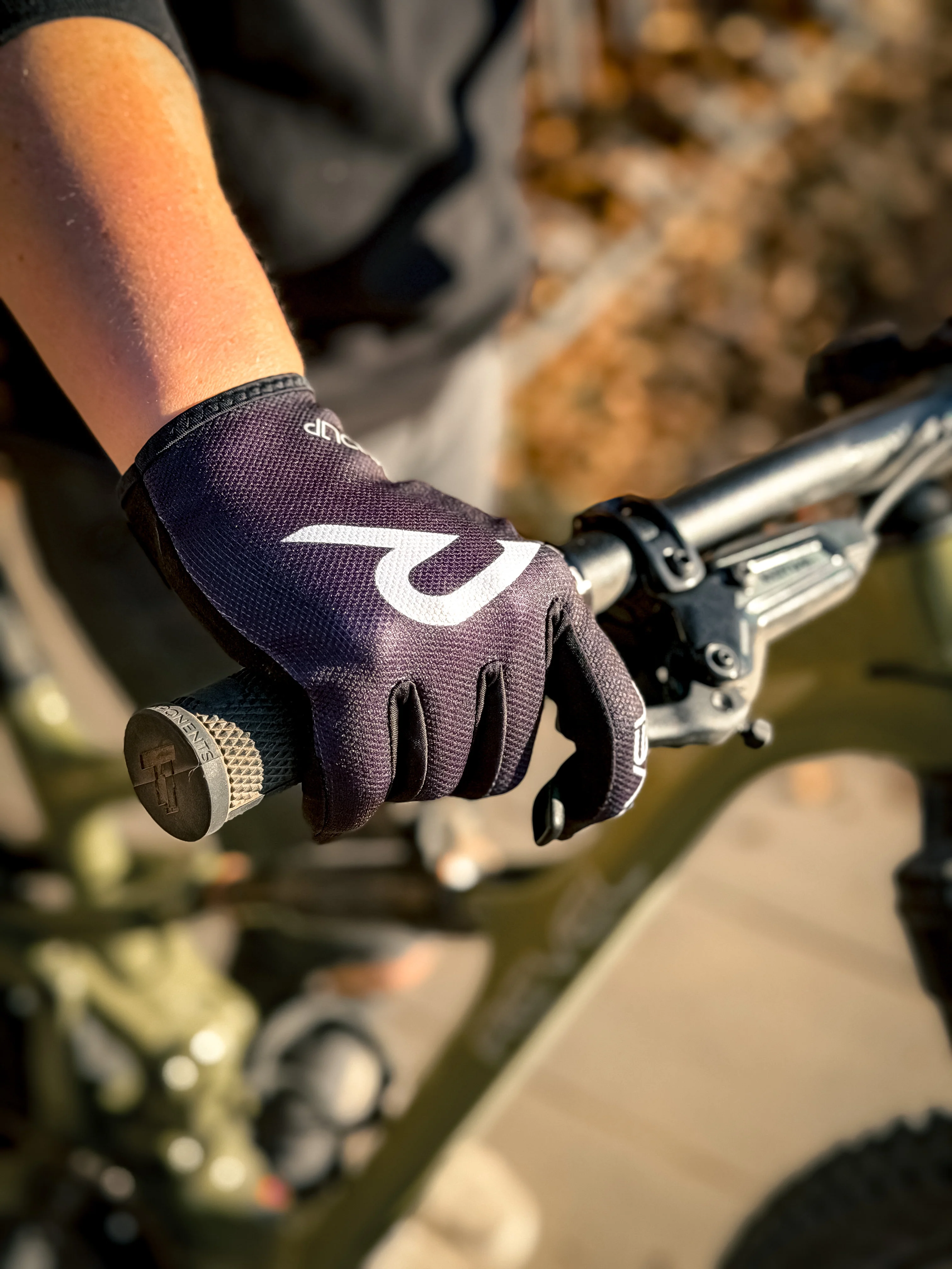Revel Bikes Handup Gloves - Eclipse - Image 5